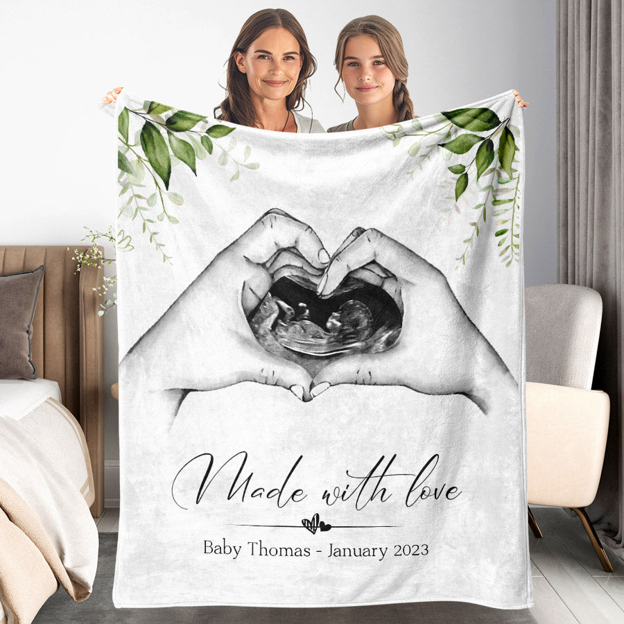 Customized Mother’s Day Gifts for New Moms